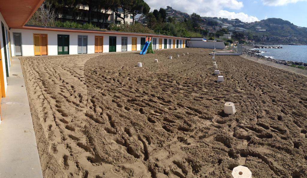 Tirrenia Beach House - Sea Front With Private Beach Sanremo Bagian luar foto